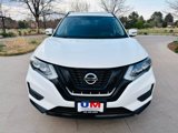 Used 2017 Nissan Rogue SV image 2