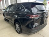 Used 2025 Toyota Sienna LE image 5