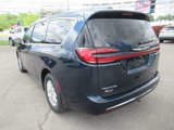 New 2025 Chrysler Pacifica Select image 3