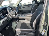 New 2025 Volkswagen Atlas Peak Edition SE image 4