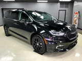Used 2023 Chrysler Pacifica Touring-L image 2