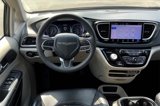 Used 2022 Chrysler Pacifica Touring-L image 5