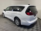 New 2026 Chrysler Pacifica Select image 4