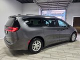 Used 2022 Chrysler Pacifica Touring-L image 5