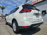 Used 2018 Nissan Rogue SV image 3