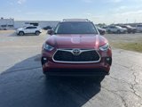 Used 2024 Toyota Highlander XLE image 3