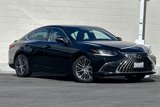 Used 2024 Lexus ES 300h w/ Premium Package image 2
