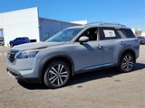 New 2025 Nissan Pathfinder Platinum image 3