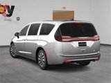 New 2025 Chrysler Pacifica Select image 4