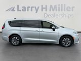 Used 2023 Chrysler Pacifica Touring-L image 5