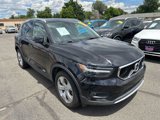 Used 2022 Volvo XC40 T5 Momentum image 6