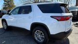 Used 2023 Chevrolet Traverse LT image 3