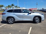 Used 2023 Toyota Highlander XLE image 3