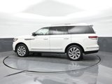 Used 2024 Lincoln Navigator Reserve image 4