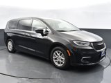 Used 2023 Chrysler Pacifica Touring-L image 3
