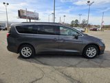 Used 2022 Chrysler Pacifica Touring-L image 4