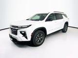 Used 2024 Chevrolet Traverse LT image 3