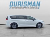 Used 2023 Chrysler Pacifica Touring-L image 2