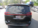 Used 2023 Chrysler Pacifica Touring-L image 4