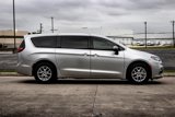 Used 2023 Chrysler Pacifica Touring-L image 4