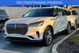 Used 2025 Lincoln Aviator Reserve w/ Luxury Package image 2