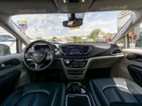 Used 2023 Chrysler Pacifica Touring-L image 2