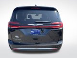 Used 2023 Chrysler Pacifica Touring-L image 4