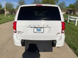 Used 2017 Dodge Grand Caravan SE image 4
