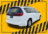 Used 2022 Chrysler Pacifica Touring-L image 6