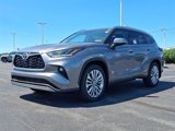 New 2025 Toyota Highlander Platinum image 3
