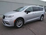 Used 2024 Chrysler Pacifica Touring-L image 2