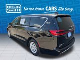 Certified 2024 Chrysler Pacifica Touring-L image 4