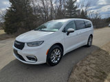 Used 2023 Chrysler Pacifica Touring-L image 2