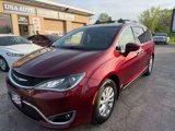 Used 2018 Chrysler Pacifica Touring-L image 2