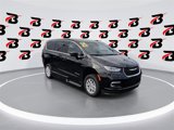 Used 2025 Chrysler Pacifica Select image 2