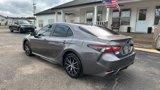 Used 2022 Toyota Camry SE w/ Carpet Mat Package (TMS) image 4