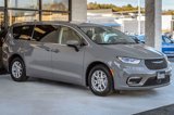 Used 2023 Chrysler Pacifica Touring-L image 4