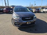 Used 2022 Chrysler Pacifica Touring-L image 3