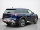 New 2025 Nissan Pathfinder Platinum image 2