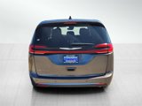 Used 2023 Chrysler Pacifica Touring-L image 5