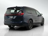 Used 2022 Chrysler Pacifica Limited w/ Uconnect Theater Family Group image 5