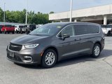 Used 2023 Chrysler Pacifica Touring-L image 4