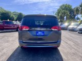 Used 2020 Chrysler Pacifica Touring-L image 5