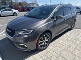 Used 2022 Chrysler Pacifica Touring-L image 2