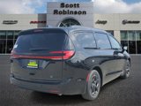 New 2025 Chrysler Pacifica Premium image 4