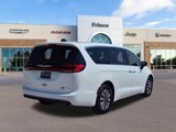 New 2025 Chrysler Pacifica Select image 3