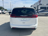 Used 2025 Chrysler Pacifica Select image 4