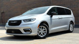 Used 2024 Chrysler Pacifica Touring-L image 3