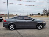 Used 2017 Ford Fusion SE image 6