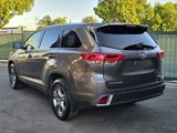 Used 2017 Toyota Highlander Limited Platinum image 4